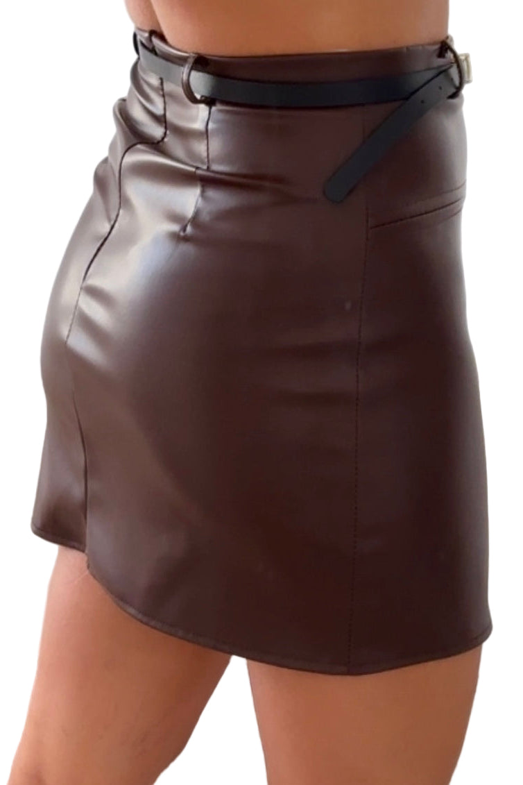 FALDA EFECTO CUERO CORT