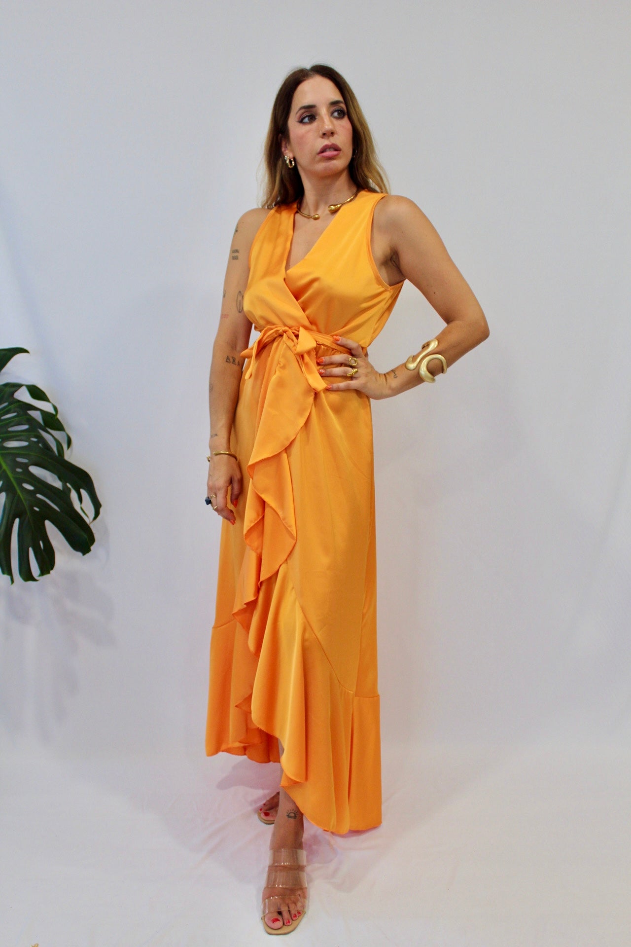 VESTIDO ABERTURAS VOLANTES