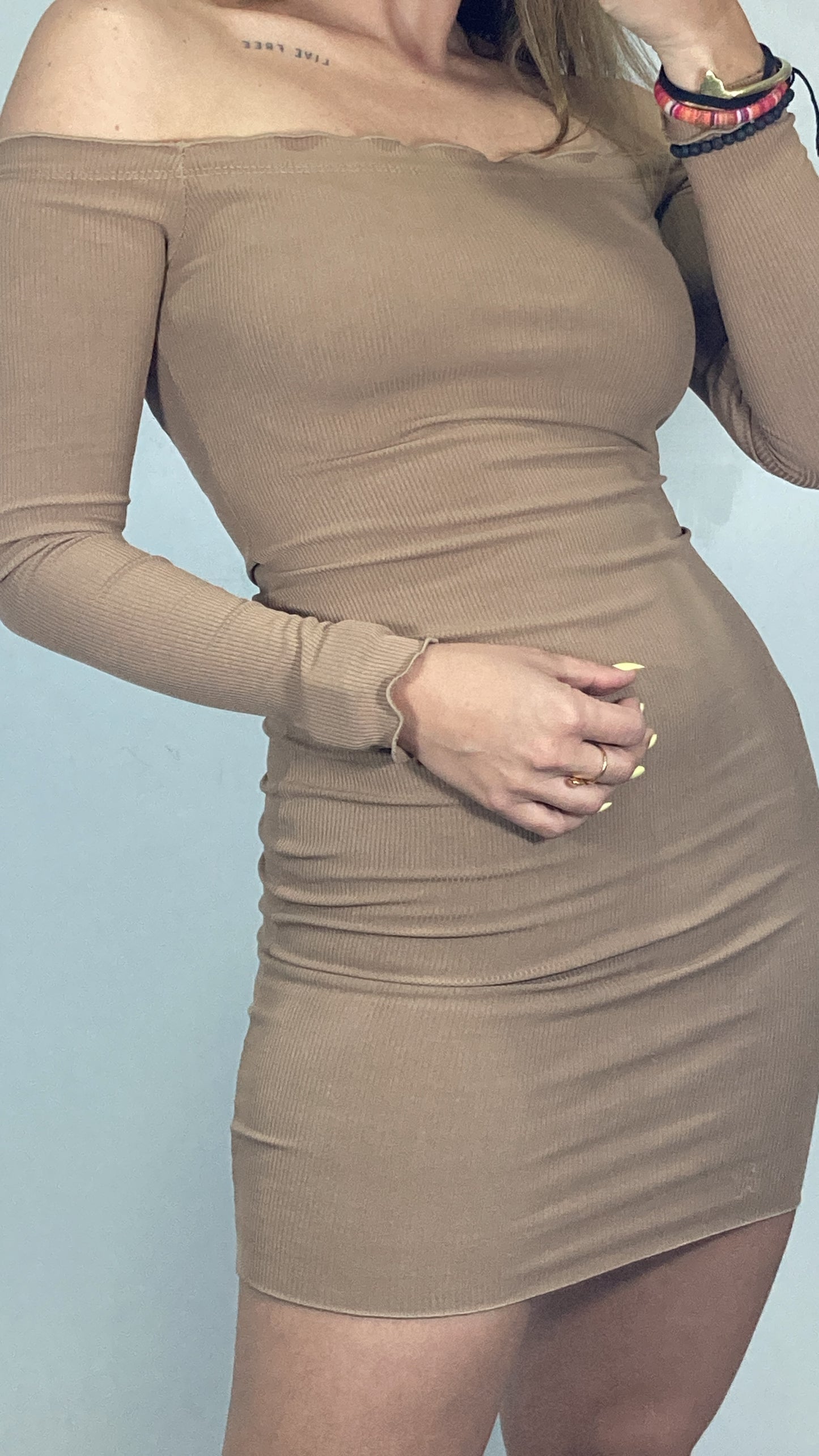 VESTIDO HOMBROS DESCUBIERTOS PUNTO CANALE