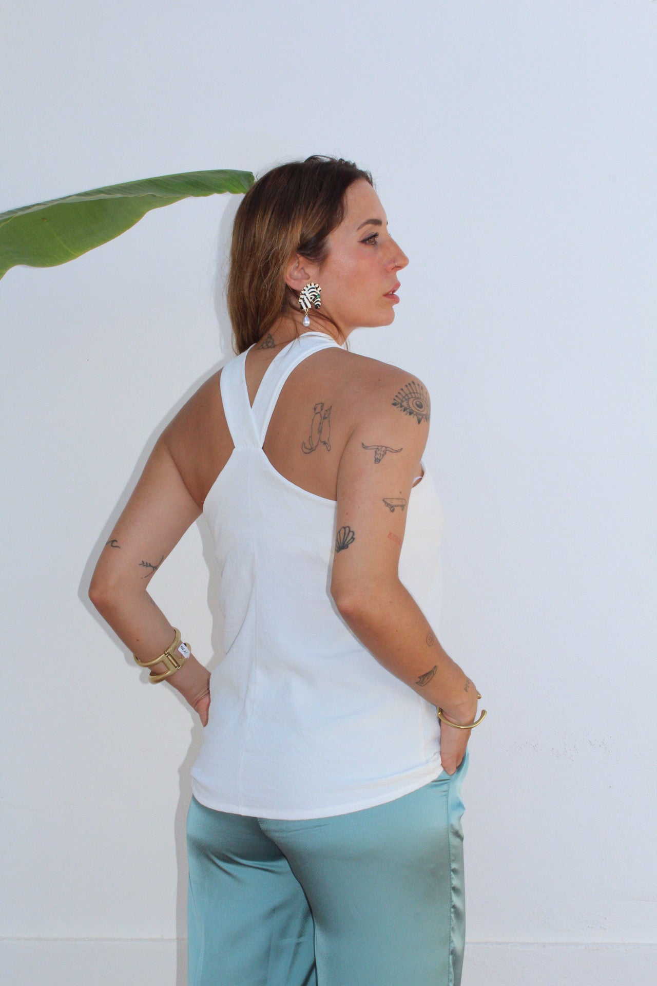 TOP ESCOTE HALTER NUDO