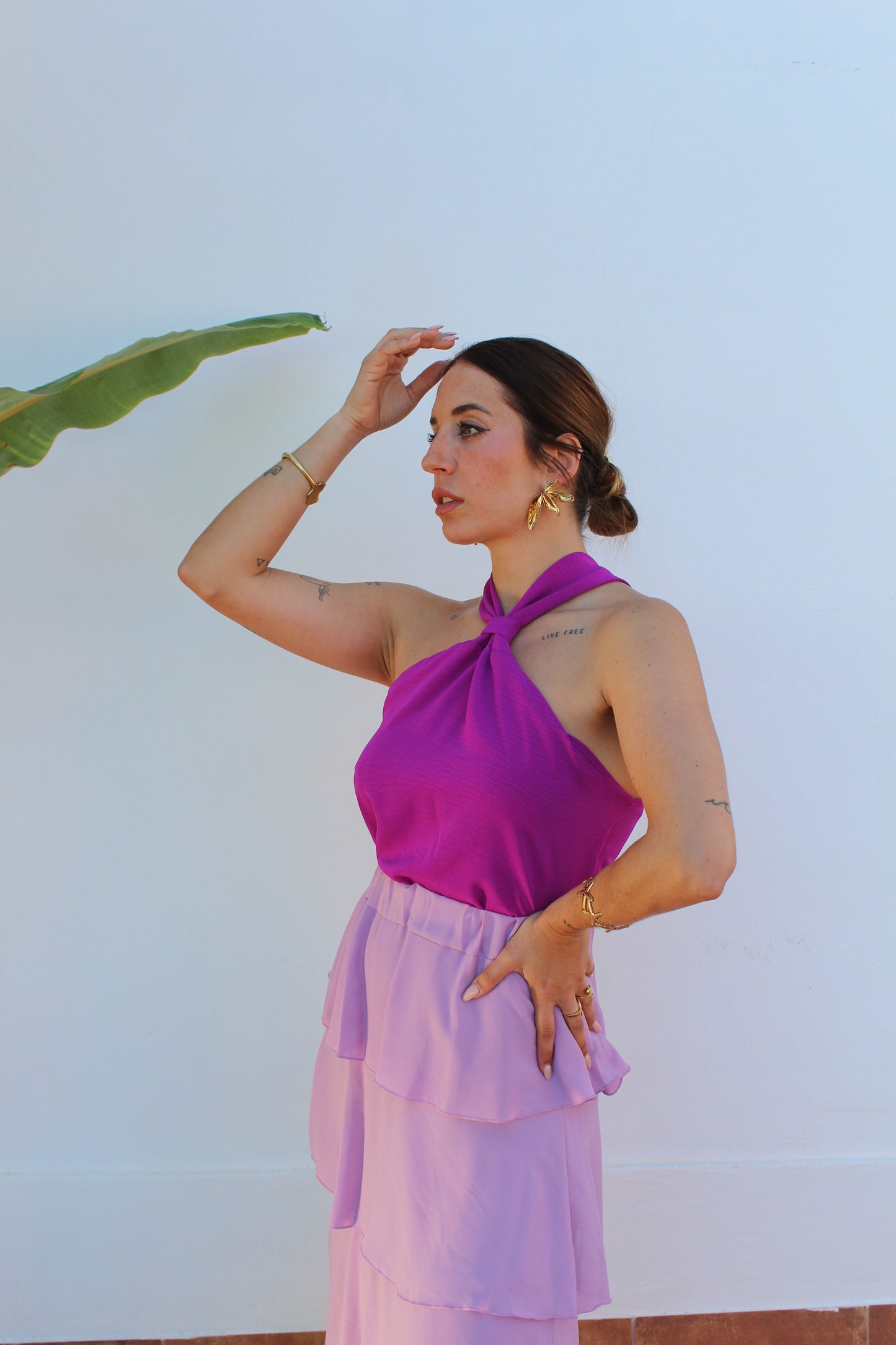 TOP ESCOTE HALTER NUDO