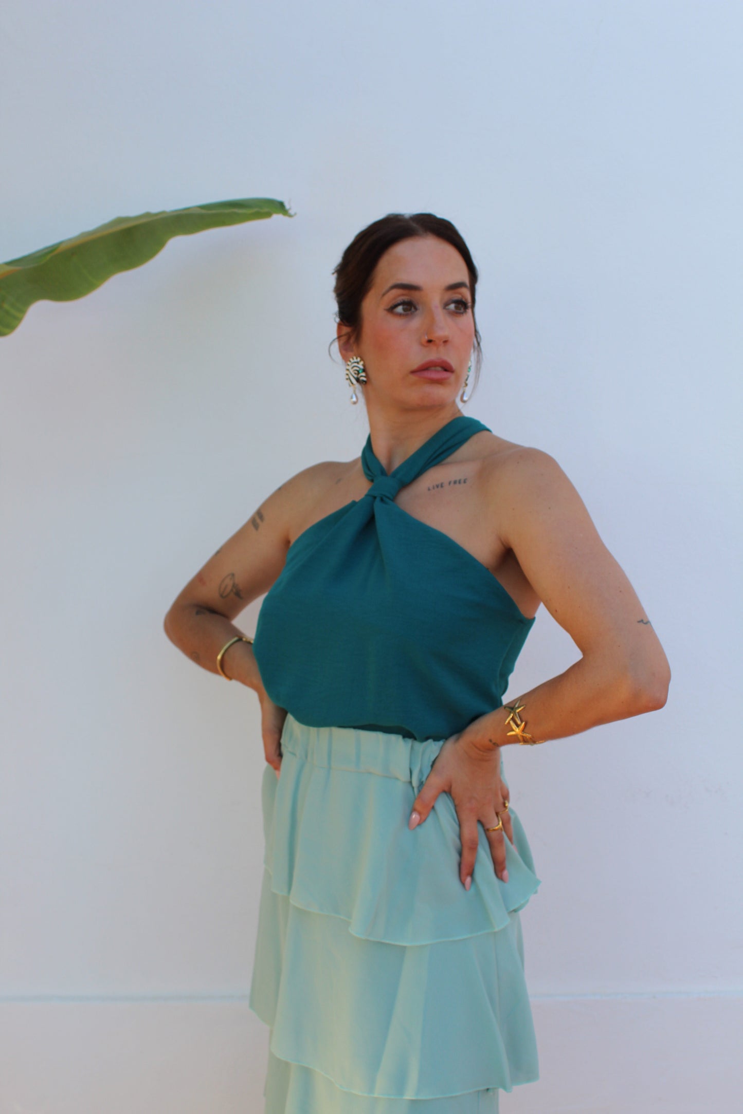 TOP ESCOTE HALTER NUDO