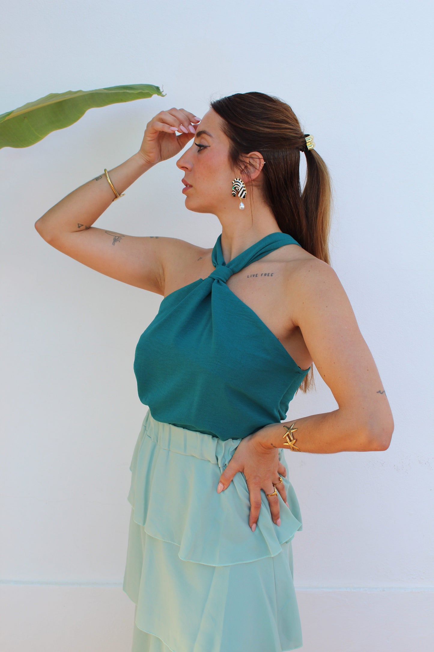 TOP ESCOTE HALTER NUDO